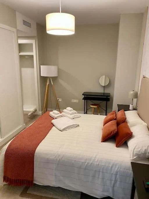 Nuevo Moderno Apartamento De Lujo セビリア アパート