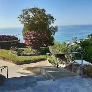 https://apartamento-en-primera-lnea-de-torremolinos.1costadelsol.com
